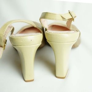 Taryn Rose Shoes - High Heels Slingback Taryn Rose Gold Leather 7.5 Taryn Rose Shoes - High Heels Slingback Taryn Rose Gold Leather 7.5